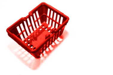 Boş plastik alışveriş sepeti izole edilmiş. en üstteki görünüm.