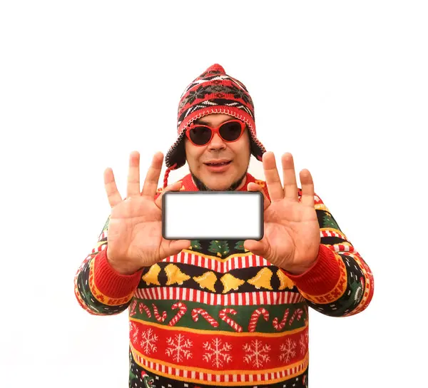 Ritratto Uomo Felice Indossa Maglione Caldo Tenendo Mano Telefono Cellulare — Foto Stock