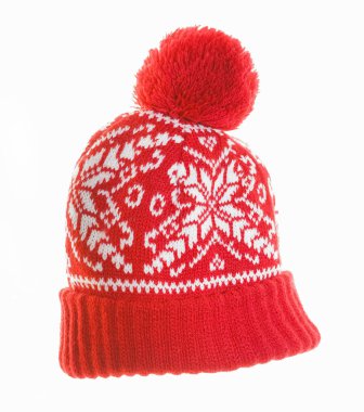 Kızıl kış örgü şapkası. Beyaz desenli örülmüş bir bere. Beyaz arka planda izole edilmiş. Pomponlu bir tatil şapkası. . 