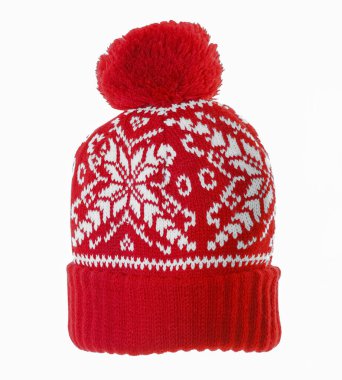 Mavi kış örgü şapkası. Beyaz desenli örülmüş bir bere. Beyaz arka planda izole edilmiş. Pomponlu bir tatil şapkası. . 