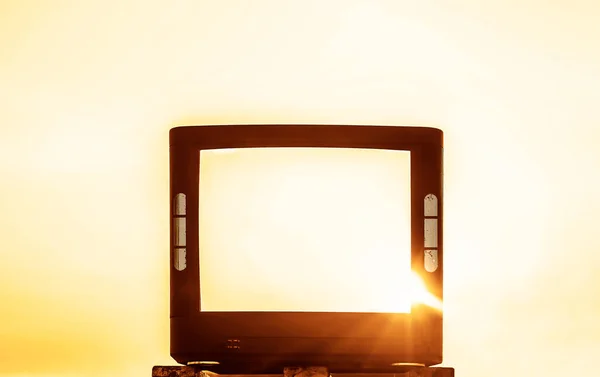 Тіло Старого Старовинного Телевізора Стоїть Тлі Сонячного Лісу Дикої Природи — стокове фото