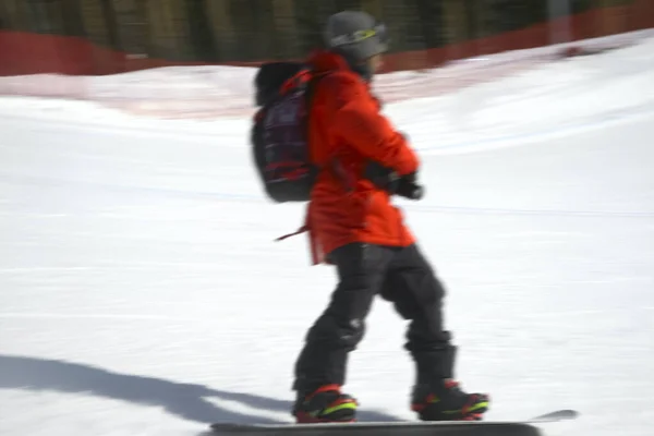 Imagem Turva Sem Foco Snowboarder Terminar Corrida Borrão Movimento Estação — Fotografia de Stock