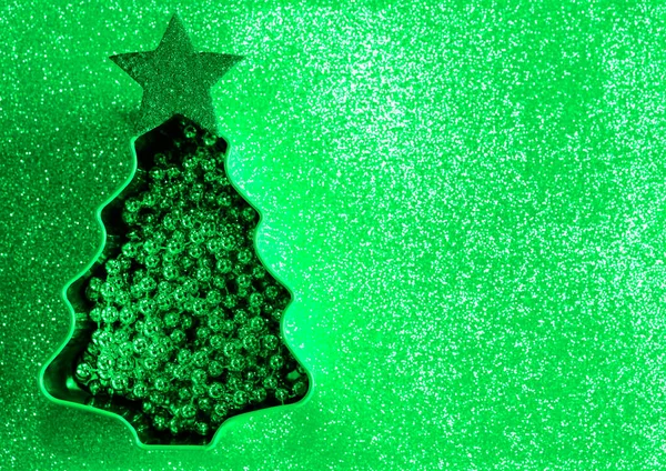 背景にクリスマスツリー 休日の概念 空のコピースペース クリスマスツリーの形をした鉄の箱 — ストック写真