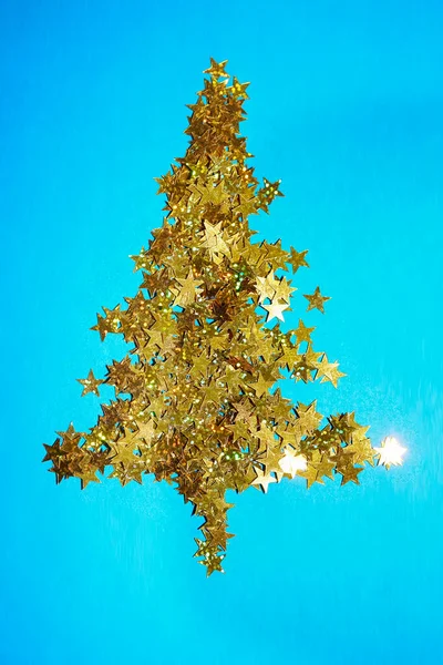 Many Golden Confetti Form Christmas Tree Isolated Paper Background — Stock Photo, Image