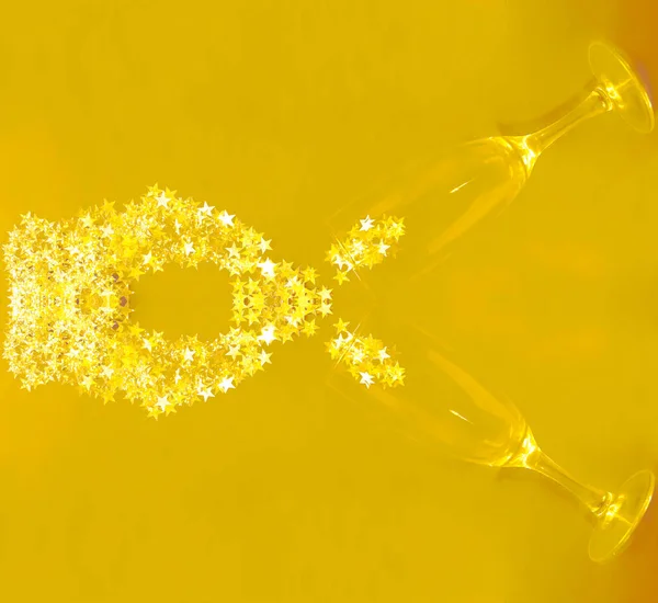 Altın Yıldızların Konfetileri Bardaktan Dökülür Noel Yeni Yıl Bayramının Sembolü — Stok fotoğraf