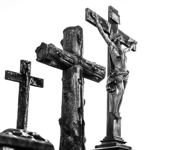 Σταυροί Inri Γλυπτική Κατά Μπλε Συννεφιασμένο Ουρανό Ορθόδοξη Εκκλησία Μόσχα — Φωτογραφία Αρχείου