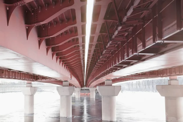Κάτω Από Ποτάμι Νέα Ενισχυμένη Τσιμεντένια Και Σιδερένια Οδική Γέφυρα — Φωτογραφία Αρχείου