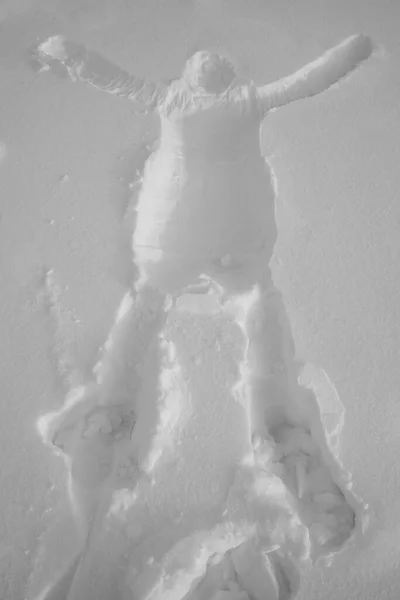 Huella Del Cuerpo Humano Nieve Fresca Huella Hombre Nieve Final —  Fotos de Stock