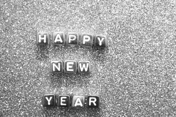 Happy New Year Geschreven Met Blokjes Alfabet Kralen Glitter Achtergrond — Stockfoto