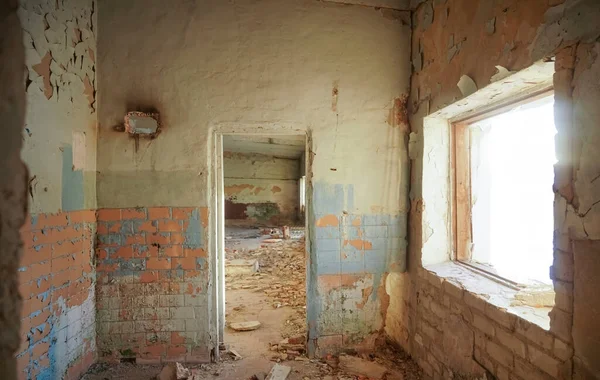 Edificio Abandonado Con Marco Puerta Ventana Lugar Sombrío Estaba Vacío —  Fotos de Stock