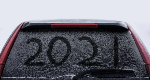 Śnieg Samochodzie Gdzie Numery Napisane 2021 Tylne Okno Samochodu 2021 — Zdjęcie stockowe
