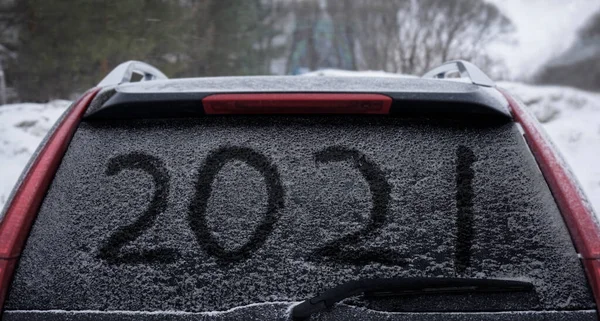 Śnieg Samochodzie Gdzie Numery Napisane 2021 Tylne Okno Samochodu 2021 — Zdjęcie stockowe