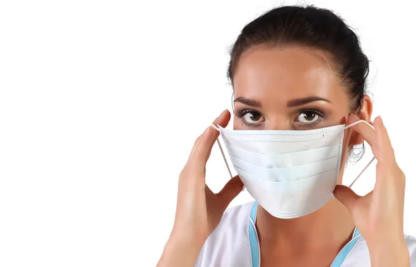 Giovane Medico Donna Uniforme Bianca Con Una Maschera Sul Viso — Foto Stock