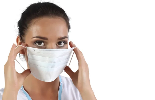 Giovane Medico Donna Uniforme Bianca Con Una Maschera Sul Viso — Foto Stock