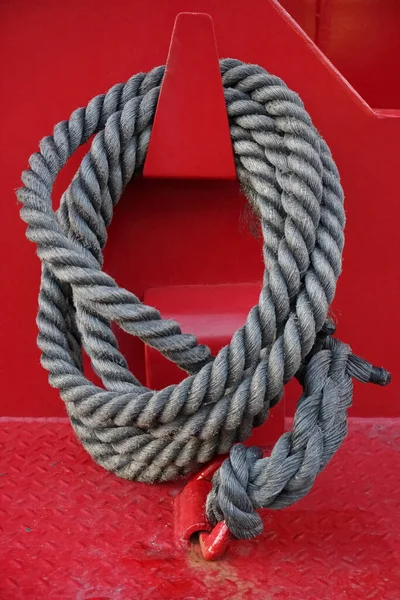 Rope Neatly Coiled Metal Deck Boat — Stock Photo, Image