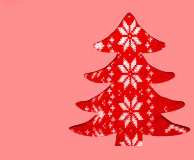 Noel ağacı şeklinde süs eşyasıyla örülmüş kumaş. 2021 mutlu yıllar ve mutlu Noeller..