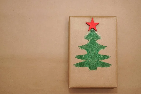 Coffret Cadeau Noël Enveloppé Dans Papier Artisanal Étoile Arbre Noël — Photo