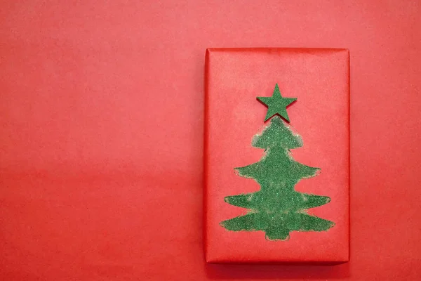 Kerstcadeaudoos Verpakt Ambachtelijk Papier Ster Kerstboom Gemaakt Van Glitter Lege — Stockfoto
