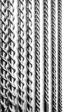 Metal matkaplar beyaz arkaplanda izole edildi.