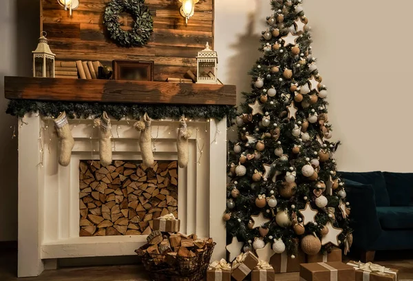 Wnętrze Eco Style Decorated Wnętrze Kanapy Choinki Nowoczesne Przytulne Szczęśliwego — Zdjęcie stockowe