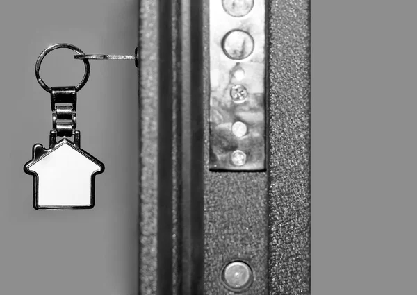 Key Metal Trinket Door Lock Door Half Open Blurred Background — 스톡 사진