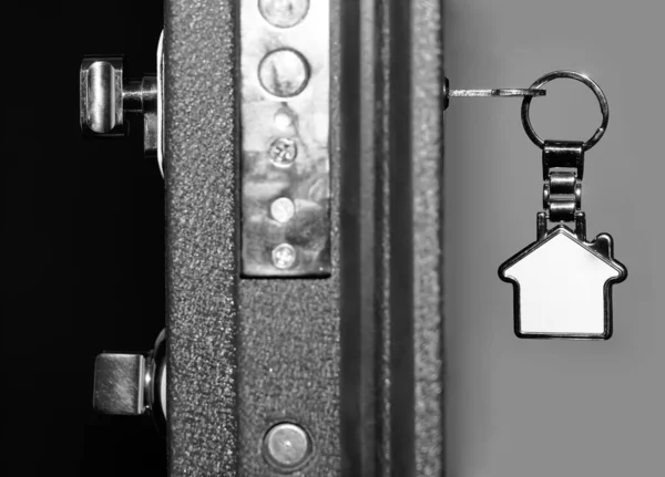 Key Metal Trinket Door Lock Door Half Open Blurred Background — 스톡 사진