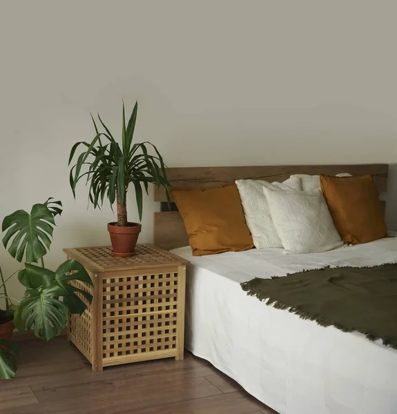 Dormitorio Colores Claros Suaves Gran Cama Doble Cómoda Elegante Dormitorio —  Fotos de Stock