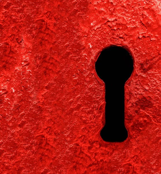 Eski Boyanmış Metal Kapıdaki Karanlık Anahtar Deliği Kırmızı Renk — Stok fotoğraf