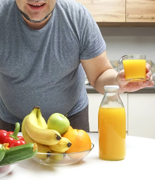 Middle Aged Man Making Freshly Squeezed Juice Table Fruit Vegetable — Stock Photo, Image