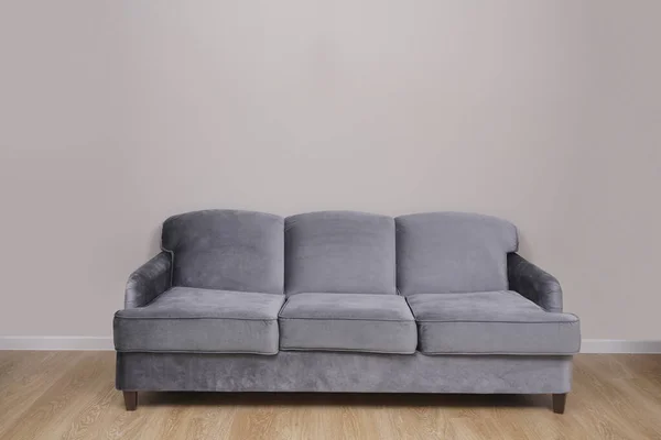 Interior Dengan Pelatih Warna Biru Atau Sofa Tekstil Kosong Dinding — Stok Foto