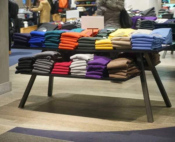 Una Pila Ropa Tienda Pullovers Suéteres — Foto de Stock