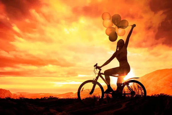 Chica Joven Vestido Sexy Montar Bicicleta Volar Globos Aire — Foto de Stock