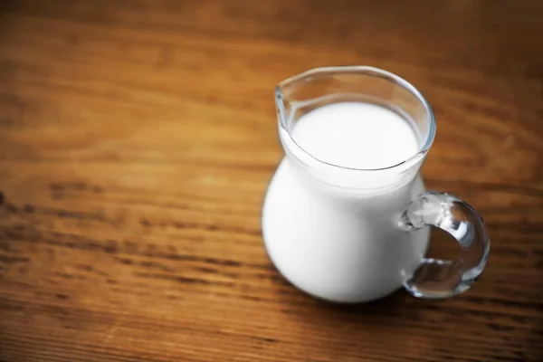 Frische Milch Gläsern Kanne Auf Holzbrett Hintergrund Leerer Kopierraum Für — Stockfoto