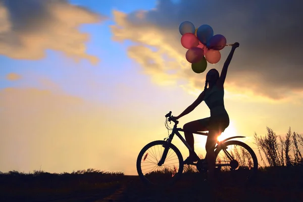 Chica Joven Vestido Sexy Montar Bicicleta Volar Globos Aire — Foto de Stock