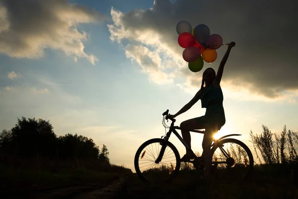 Chica Joven Vestido Sexy Montar Bicicleta Volar Globos Aire — Foto de Stock