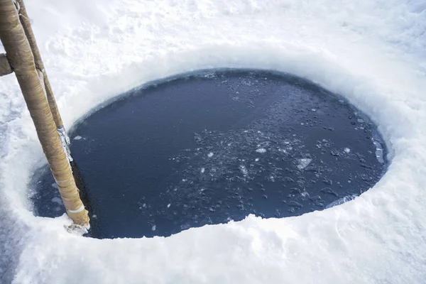 Круглая Ледяная Дыра Ледяная Лестница — стоковое фото