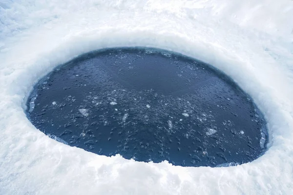 Круглая Ледяная Дыра Ледяная Лестница — стоковое фото