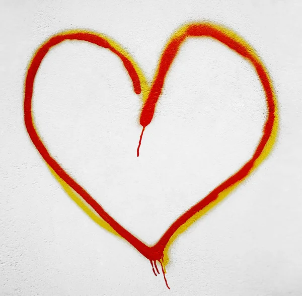 Помаранчеве Жовте Серце Намальоване Білій Стіні Фебруарій Щасливий День Валентинів — стокове фото