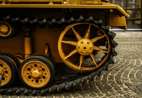 Detalle Del Tanque Militar Alemán Ruedas Orugas Panzer Militar Cerrar —  Fotos de Stock