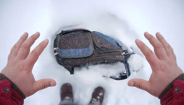 Rucksack Für Fotografen Schneegestöber Einem Verschneiten Wintertag Weißer Schnee Hintergrund — Stockfoto
