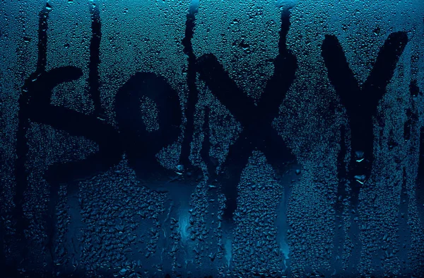 Seksi Kelimesi Terli Gece Penceresinin Camına Parmak Ile Yazılmış Görüntüyü — Stok fotoğraf