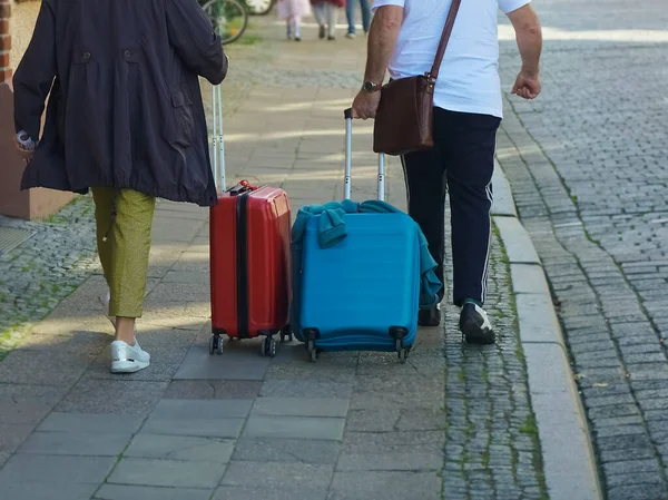 Wismar Alemanha Setembro 2019 Vista Traseira Senior Indo Rua Europeia — Fotografia de Stock