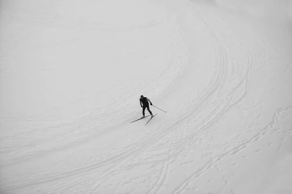 Cross Country Skiing Young Man Cross Country Skiing Winter Day — Stock Photo, Image