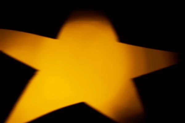 Homályos Kép Egy Arany Csillag Elszigetelt Fekete Háttér — Stock Fotó