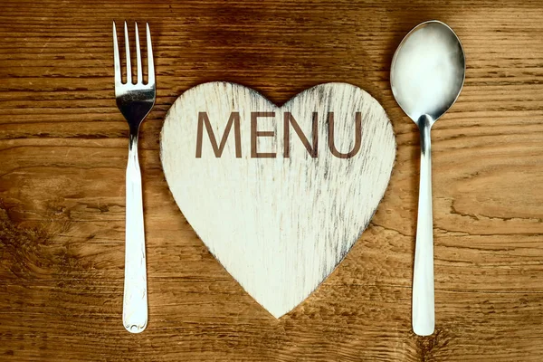 Tenedor Metal Cuchara Corazón Madera Sobre Fondo Tabla Madera Menú — Foto de Stock