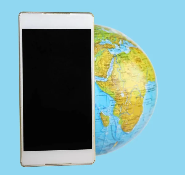 Téléphone Portable Blanc Avec Écran Vide Avec Globe Isolé — Photo