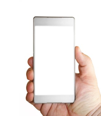 Beyaz arka planda izole edilmiş siyah akıllı telefonu tutan adam, kırpma yolu