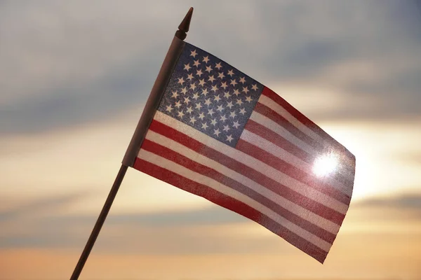 Gros Plan Drapeau Américain Battant Sur Ciel Avec Lumière Soleil — Photo