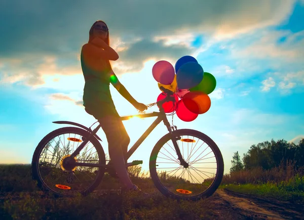 Chica Joven Vestido Sexy Montar Bicicleta Volar Globos Aire —  Fotos de Stock