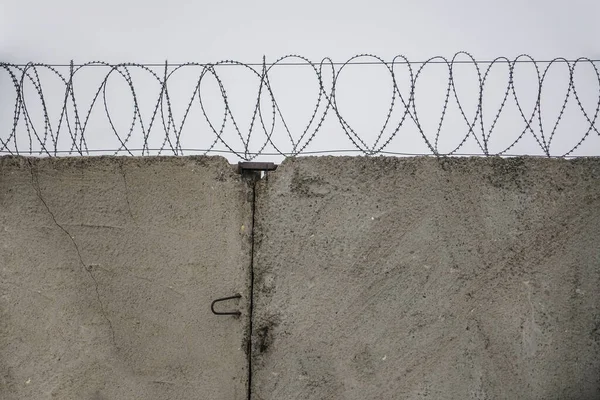 Barbed Wire Concrete Wall Concept Deprivation Liberty Restriction Territory Industrial — Stock Photo, Image